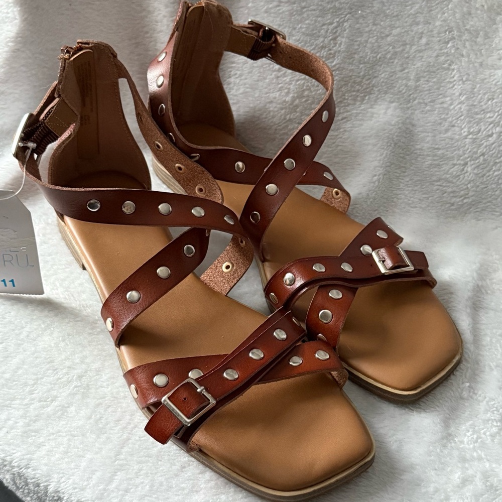 Time And Tru Brown Leather Studded Sandals Women’s Size 11 Back Zip Open Toe New